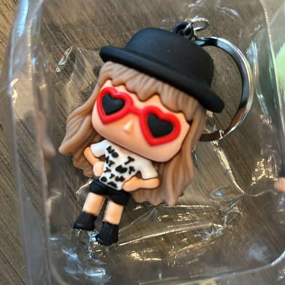 Funko Pop style Keychains Set of 4 Taylor Swift - Picture 2 of 5